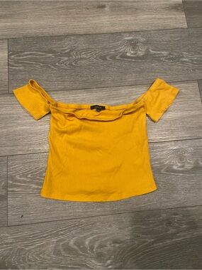 Off-Shoulder Ribbed Crop Top - Yellow size small